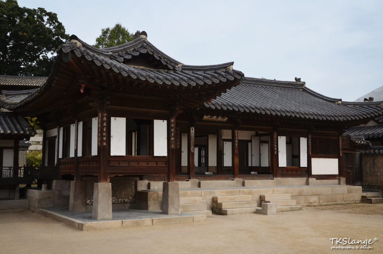 Nakseonjae (Mansion of Joy and Goodness) was built by King Heonjong for his fourteen-year-old concubine Kim Gyeongbin.