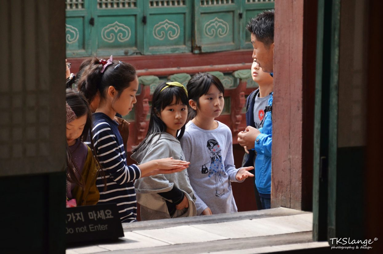 Korean kids listening to the stories about the Changdeokgung Palace.