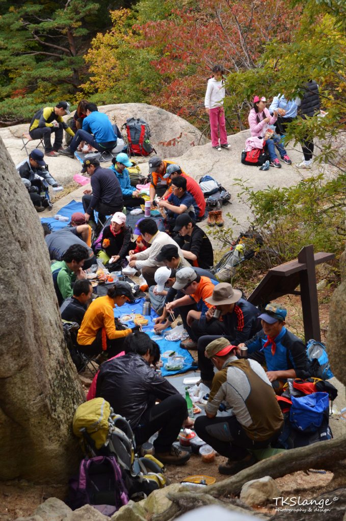 Koreans are having a lunch break on their way up to Ulsanbawi