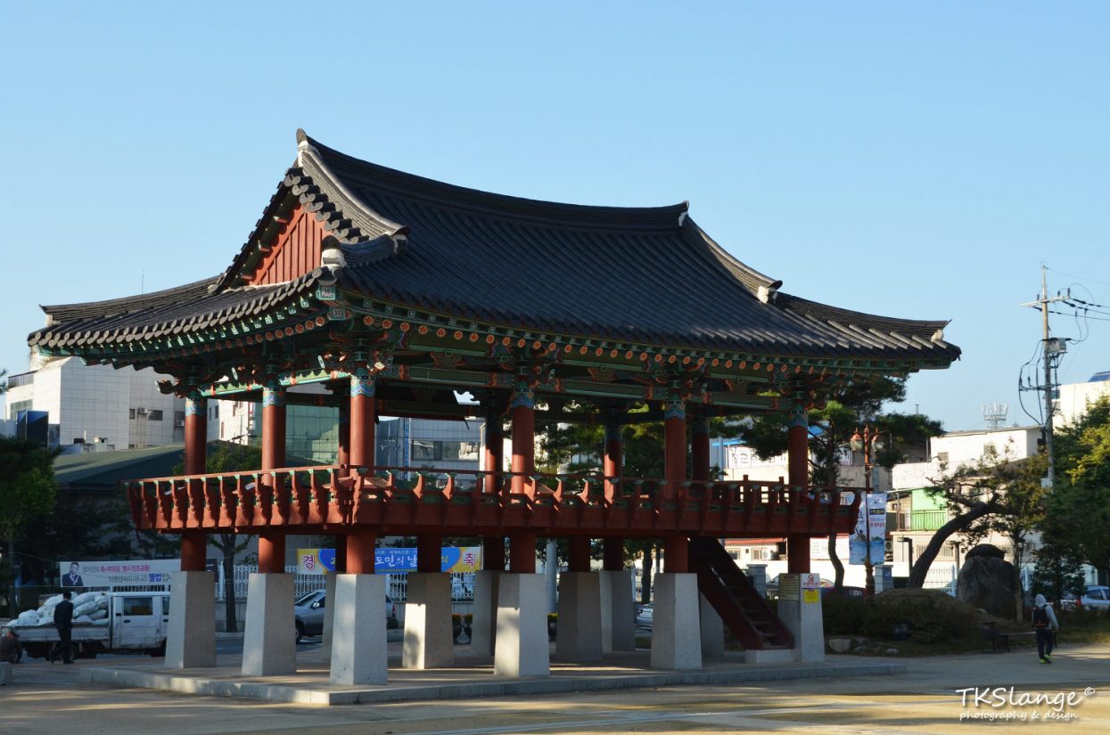 A pavilion in Ungbu Park in Andong.
