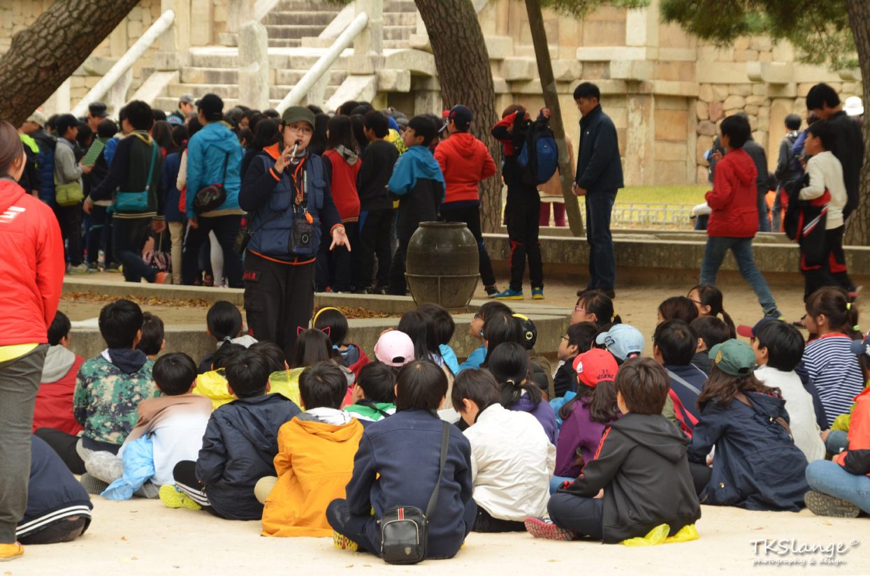 Children are educated about the Bulguksa Temple.