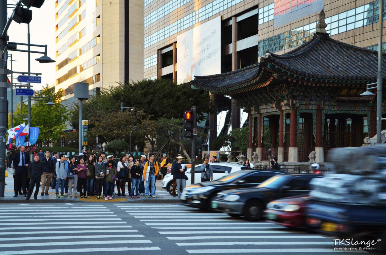 The Bigak Pavilion along one of the busiest streets of Seoul.