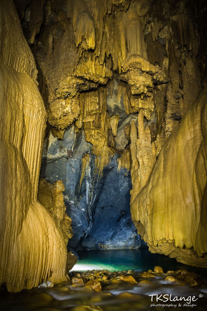 Hang Va Cave